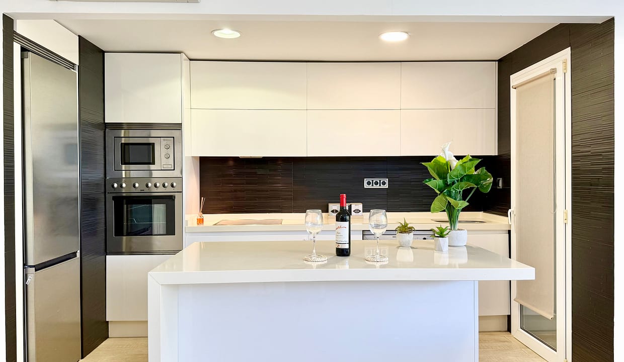 exclusive-4-bed-villa-open-plan-kitchen-mar-menor-golf-resort-levante-properties-01-scaled