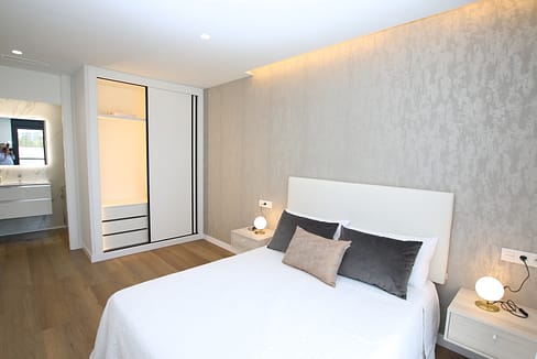 hh79845964-01-image-7