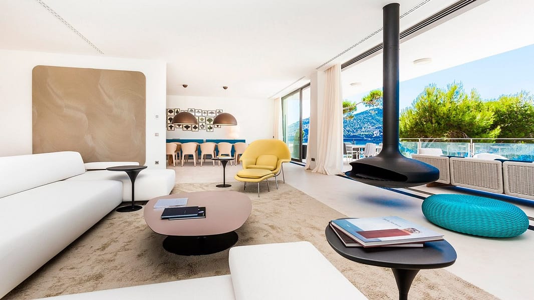 Beachfront Modern Luxury Villa with Spectacular Views in Camp de Mar