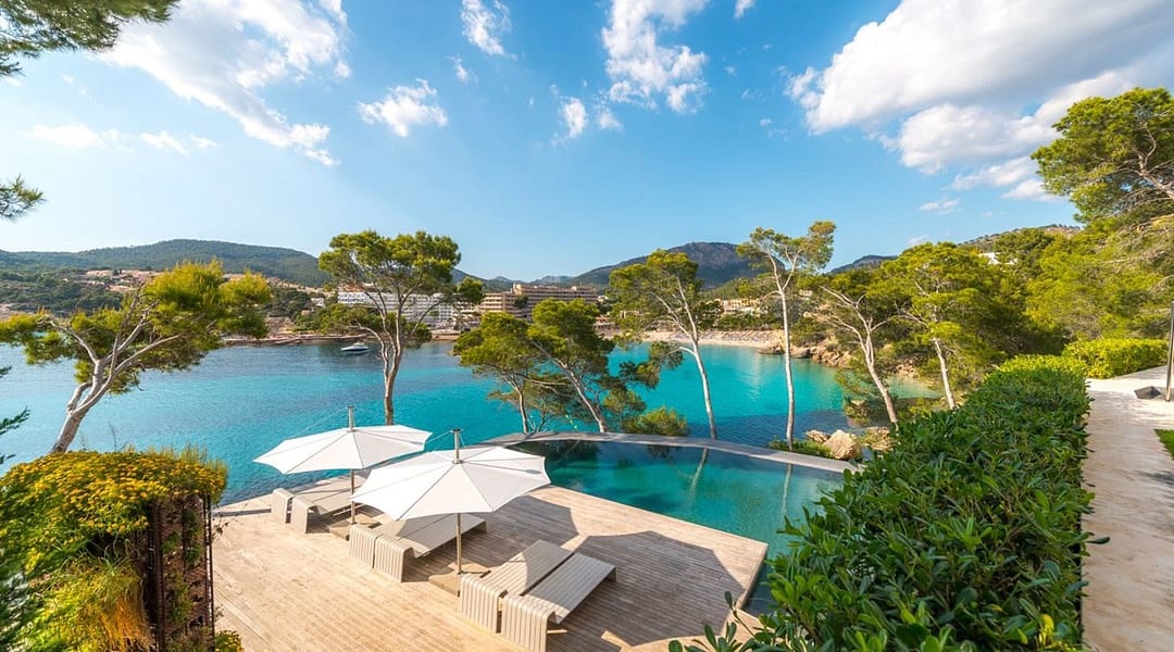 Beachfront Modern Luxury Villa with Spectacular Views in Camp de Mar