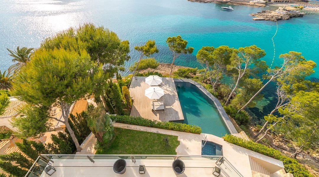 Beachfront Modern Luxury Villa with Spectacular Views in Camp de Mar