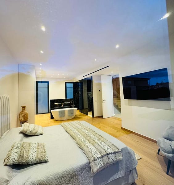 Lifestyle Villa with Licensed Padel Court, Floodlights, BBQ Area, Pool and Underground Garage – Perfect for Social Living