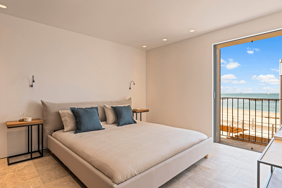 Unique Luxury Frontline Townhouse Directly on the Beach in Portixol