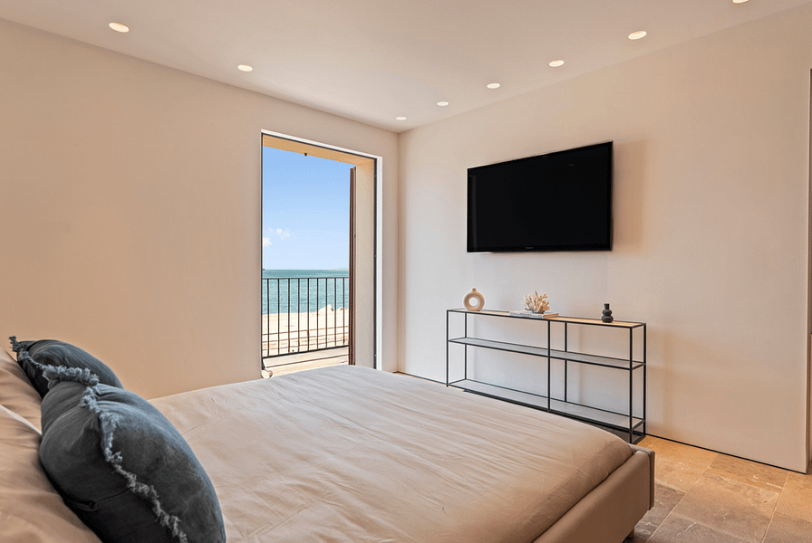 Unique Luxury Frontline Townhouse Directly on the Beach in Portixol