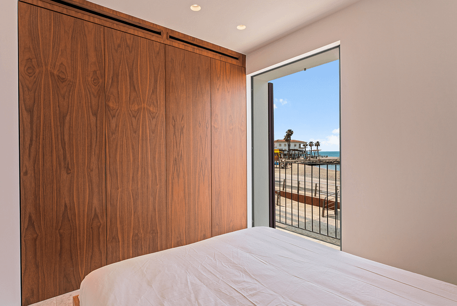 Unique Luxury Frontline Townhouse Directly on the Beach in Portixol