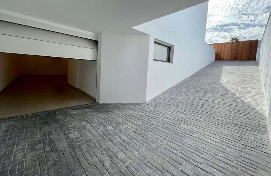 Lifestyle Villa with Licensed Padel Court, Floodlights, BBQ Area, Pool and Underground Garage – Perfect for Social Living