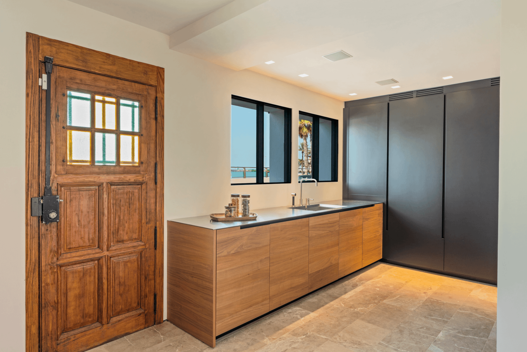 Unique Luxury Frontline Townhouse Directly on the Beach in Portixol