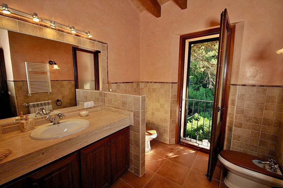 Villa with Infinity Pool in Cala Deià