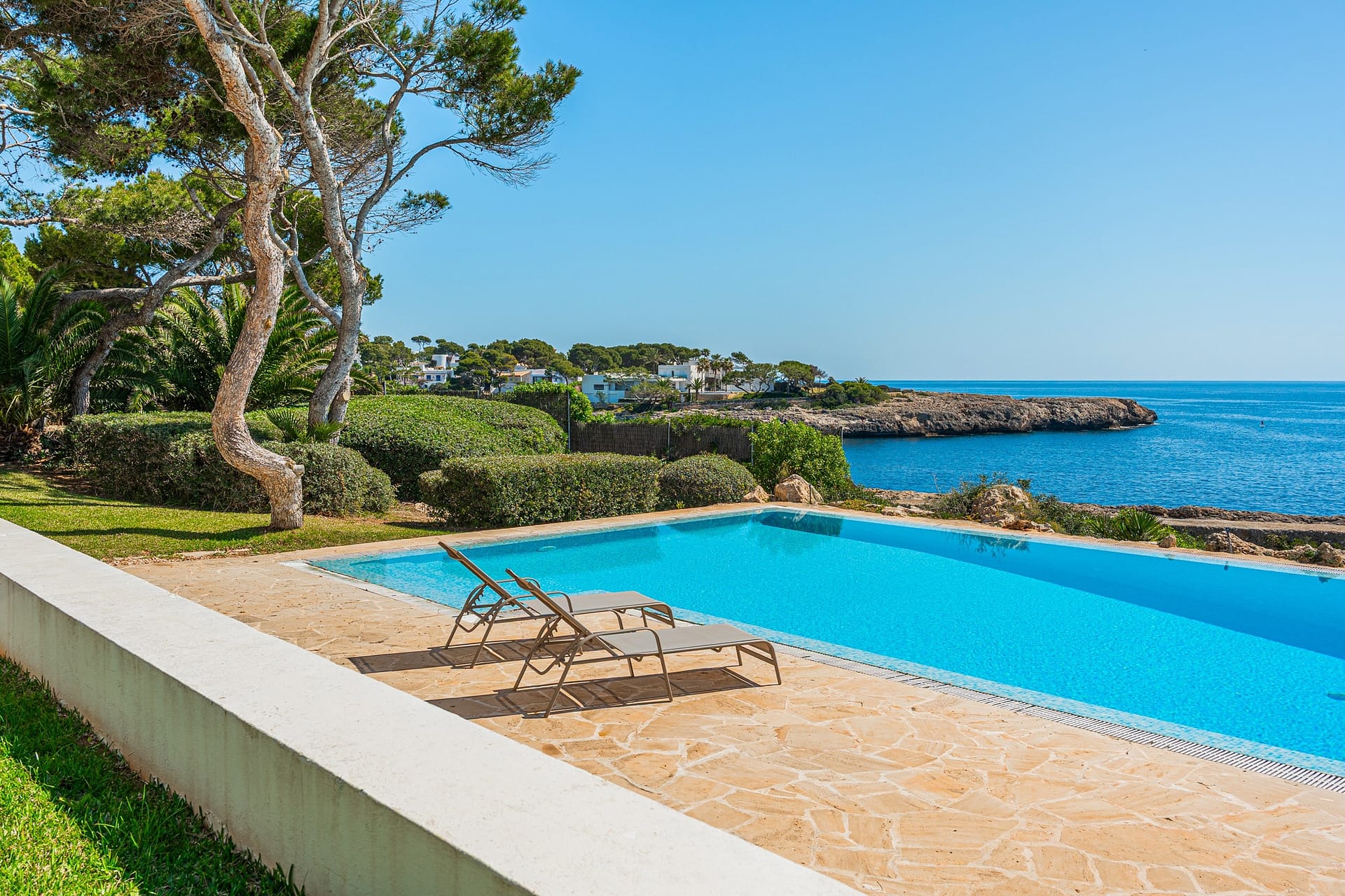 Exclusive Seafront Villa Cala D'Or