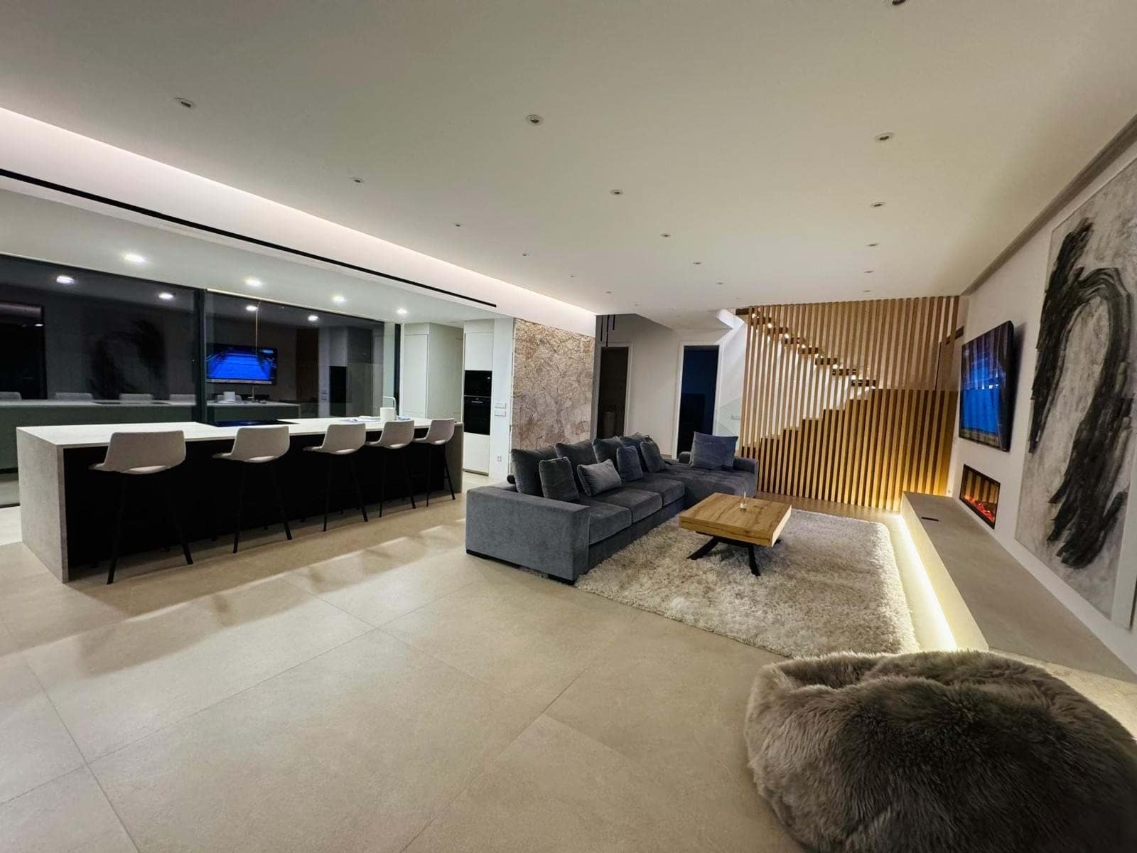 Lifestyle Villa with Licensed Padel Court, Floodlights, BBQ Area, Pool and Underground Garage – Perfect for Social Living