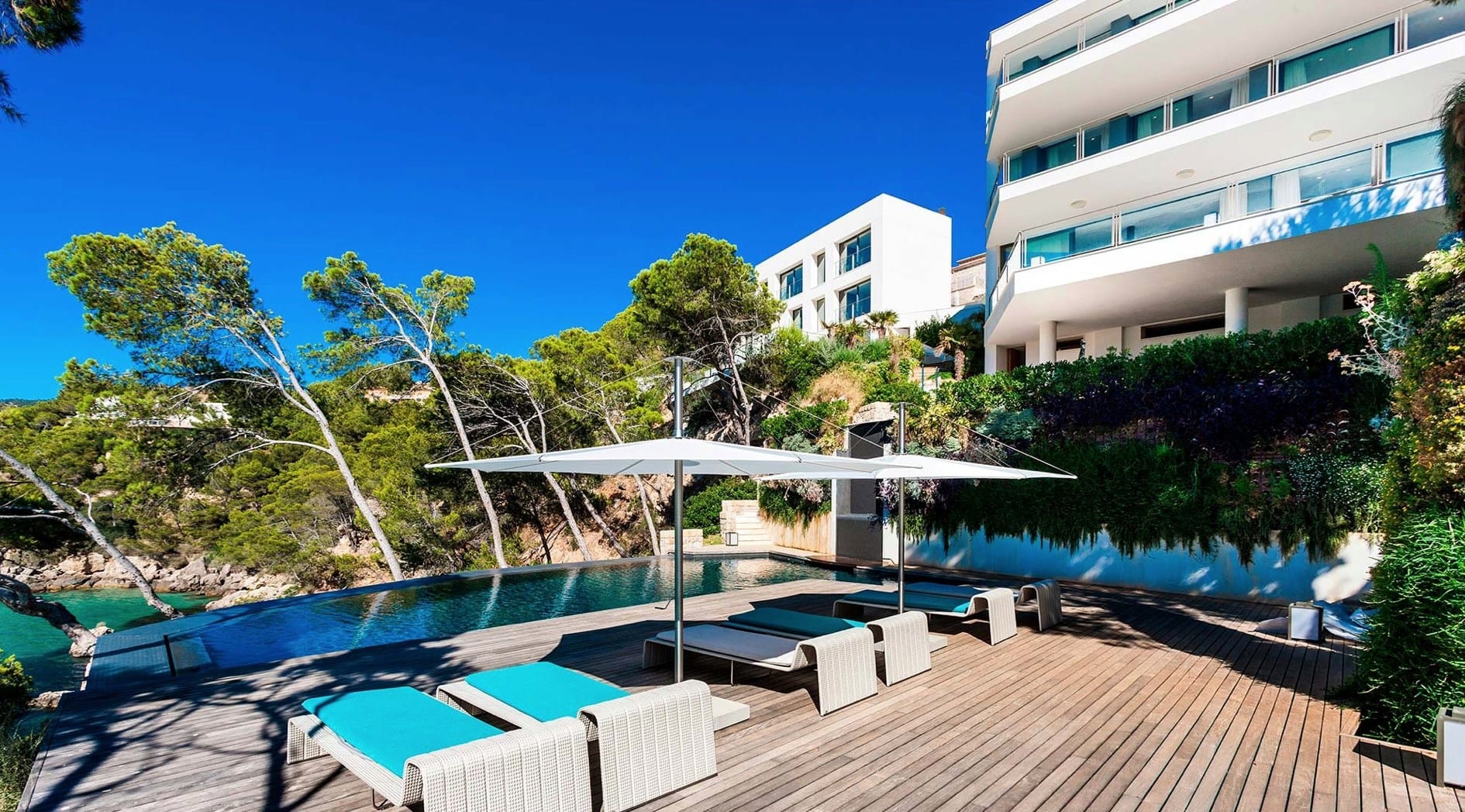 Beachfront Modern Luxury Villa with Spectacular Views in Camp de Mar