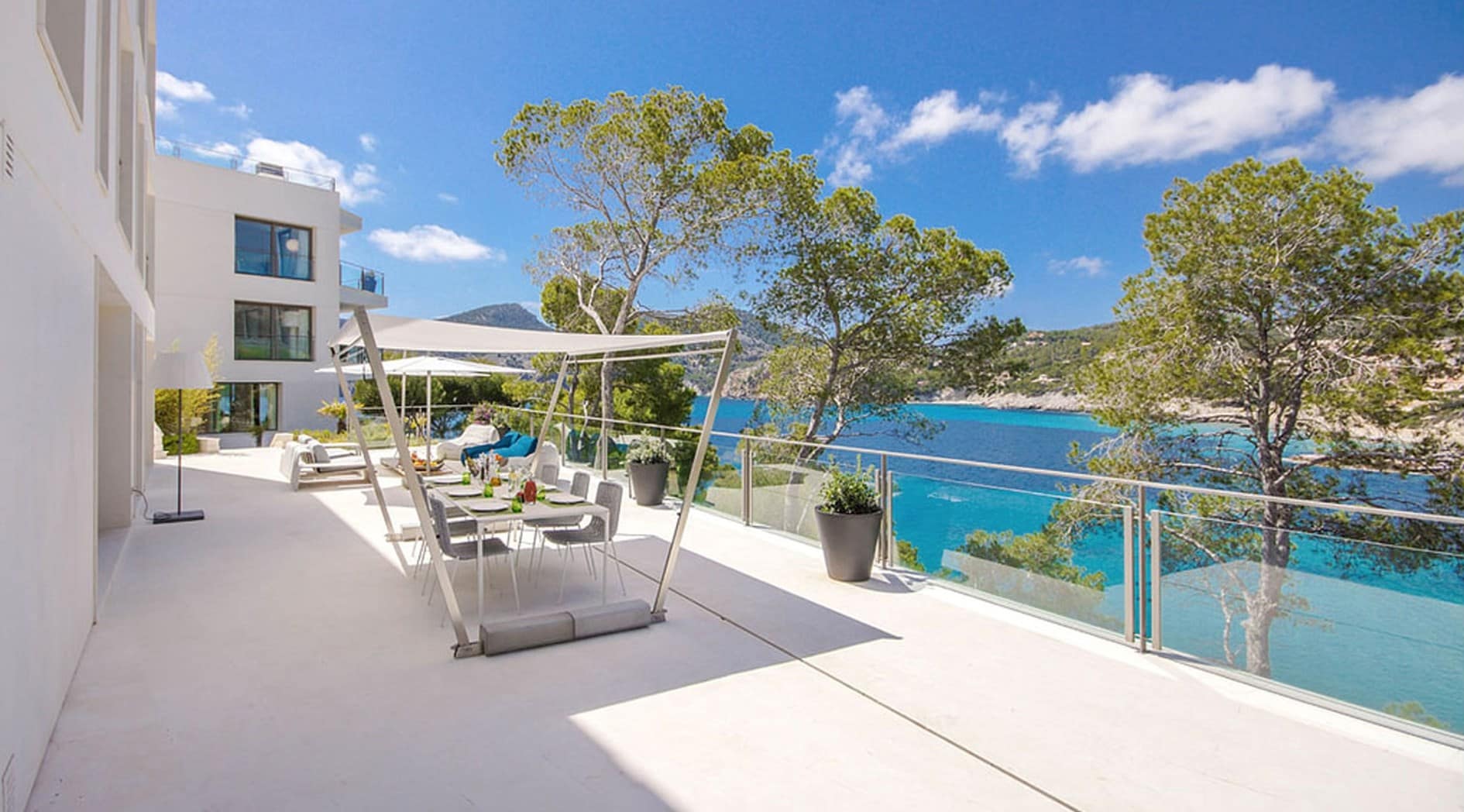 Beachfront Modern Luxury Villa with Spectacular Views in Camp de Mar