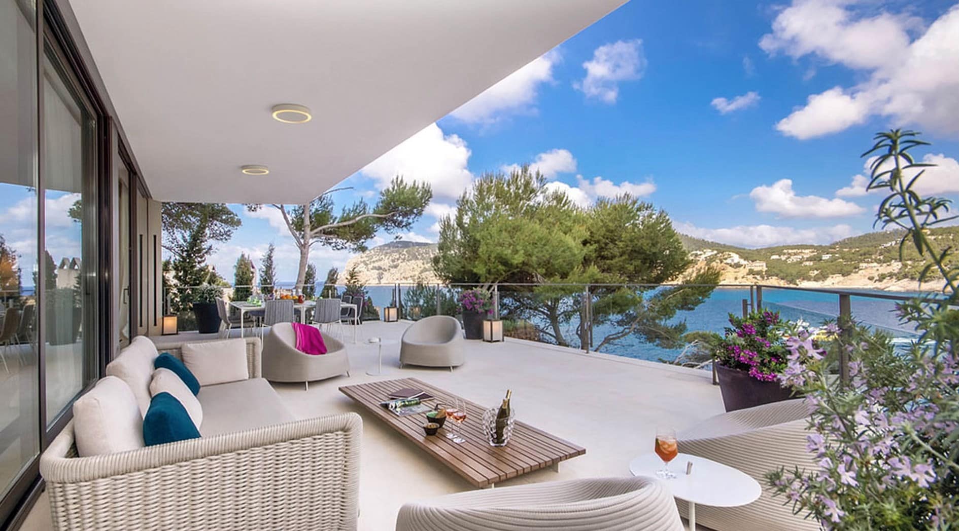 Beachfront Modern Luxury Villa with Spectacular Views in Camp de Mar