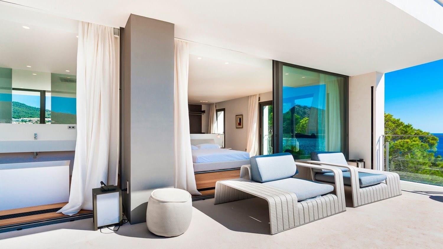 Beachfront Modern Luxury Villa with Spectacular Views in Camp de Mar