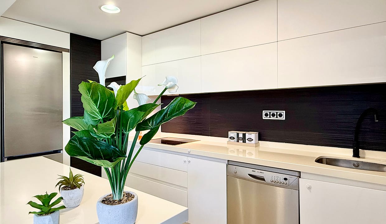 exclusive-4-bed-villa-open-plan-kitchen-mar-menor-golf-resort-levante-properties-02-scaled