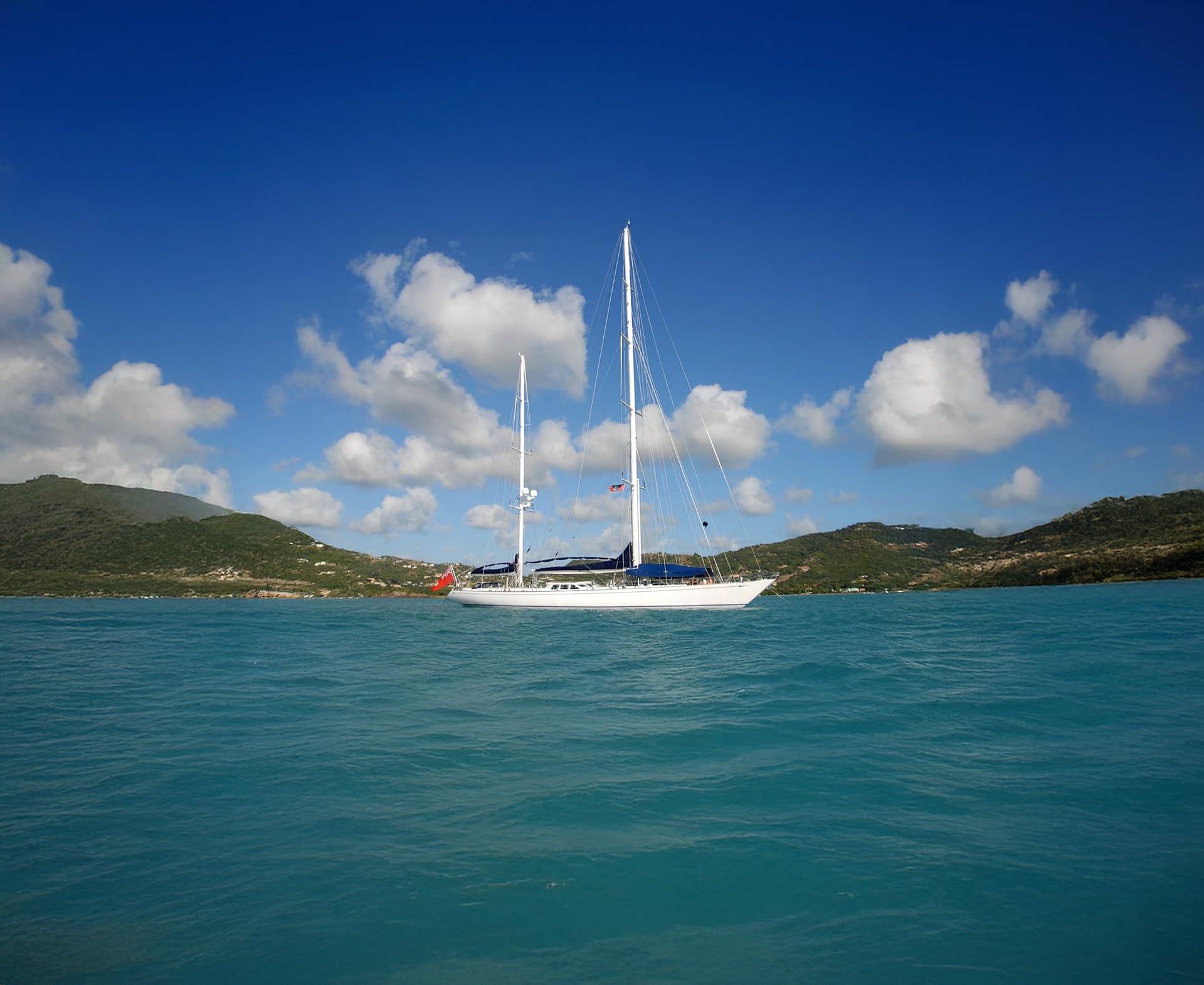 1-Cyclos-III-At-Anchor-Static-View-–-Sails-Furled-Main_extra_expanded-ugqASBMo