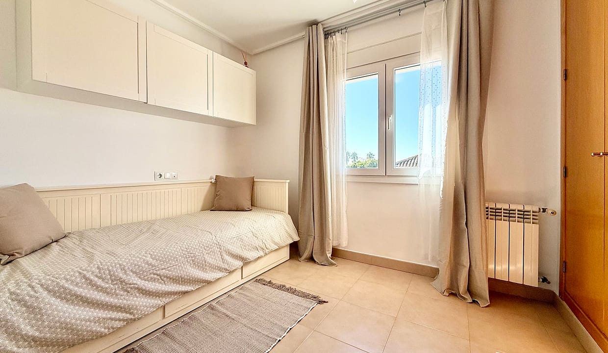 exclusive-4-bed-villa-bedroom-2-mar-menor-golf-resort-levante-properties-01-scaled