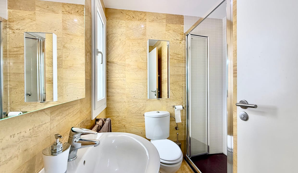 exclusive-4-bed-villa-ground-floor-shower-room-mar-menor-golf-resort-levante-properties-01-scaled