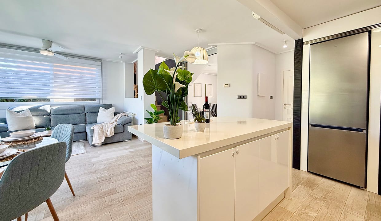 exclusive-4-bed-villa-open-plan-kitchen-mar-menor-golf-resort-levante-properties-08-scaled