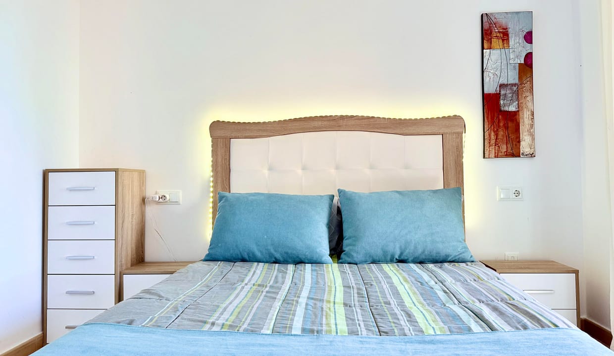 lovely-1-bedroom-apartment-master-bedroom-mar-menor-golf-resort-levante-properties-01-scaled