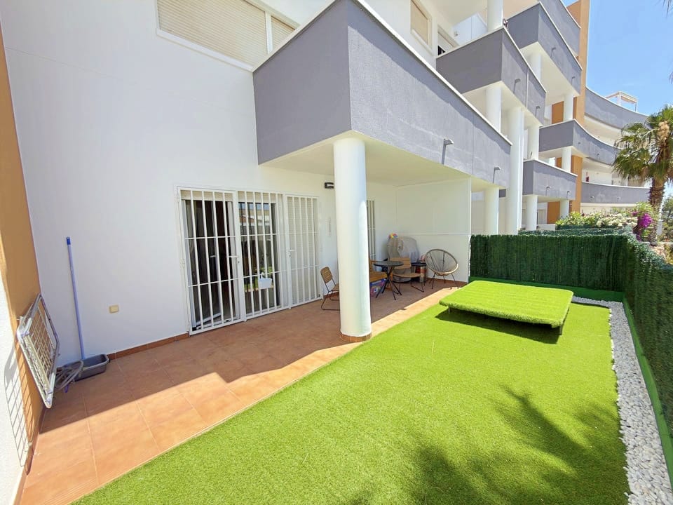 2 Bedrooms Apartment in Villamartin