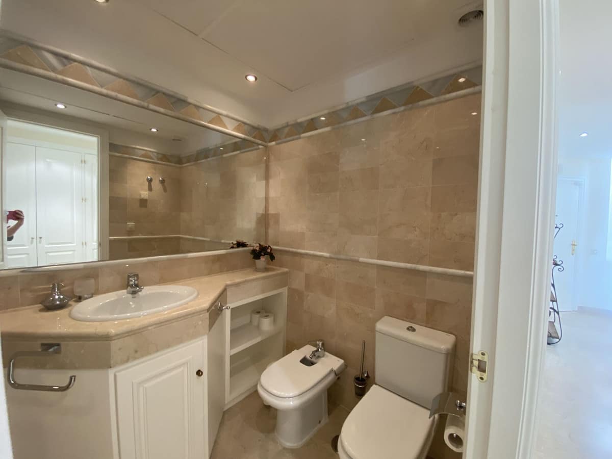 Drie-slaapkamer appartement in Elviria in Elviria - foto 13