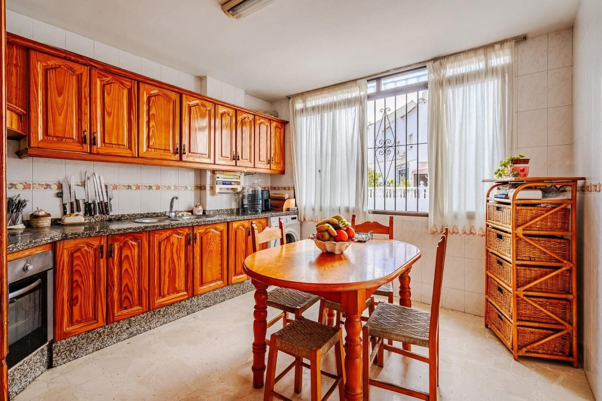 4-slaapkamer villa in Estepona met privégarage en tuin in Estepona - foto 5