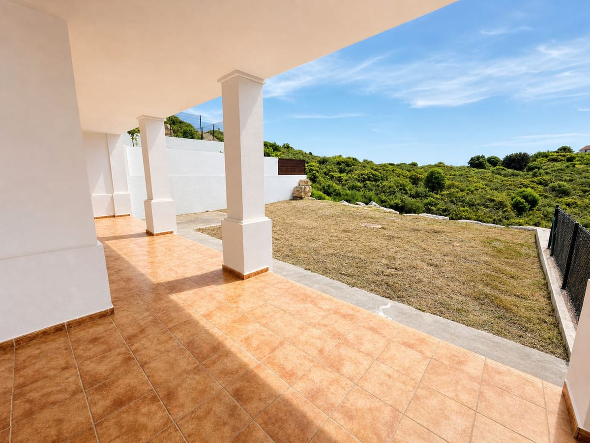 Elegant gerenoveerde rijwoning met panoramisch zeezicht in Doña Julia, Casares Playa in Casares Playa - foto 15