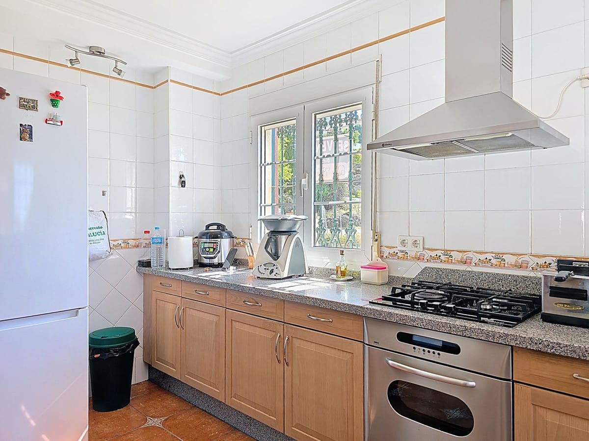 Prachtige villa met drie verdiepingen en spectaculair uitzicht in Canillas de Albaida in Canillas de Albaida - foto 16