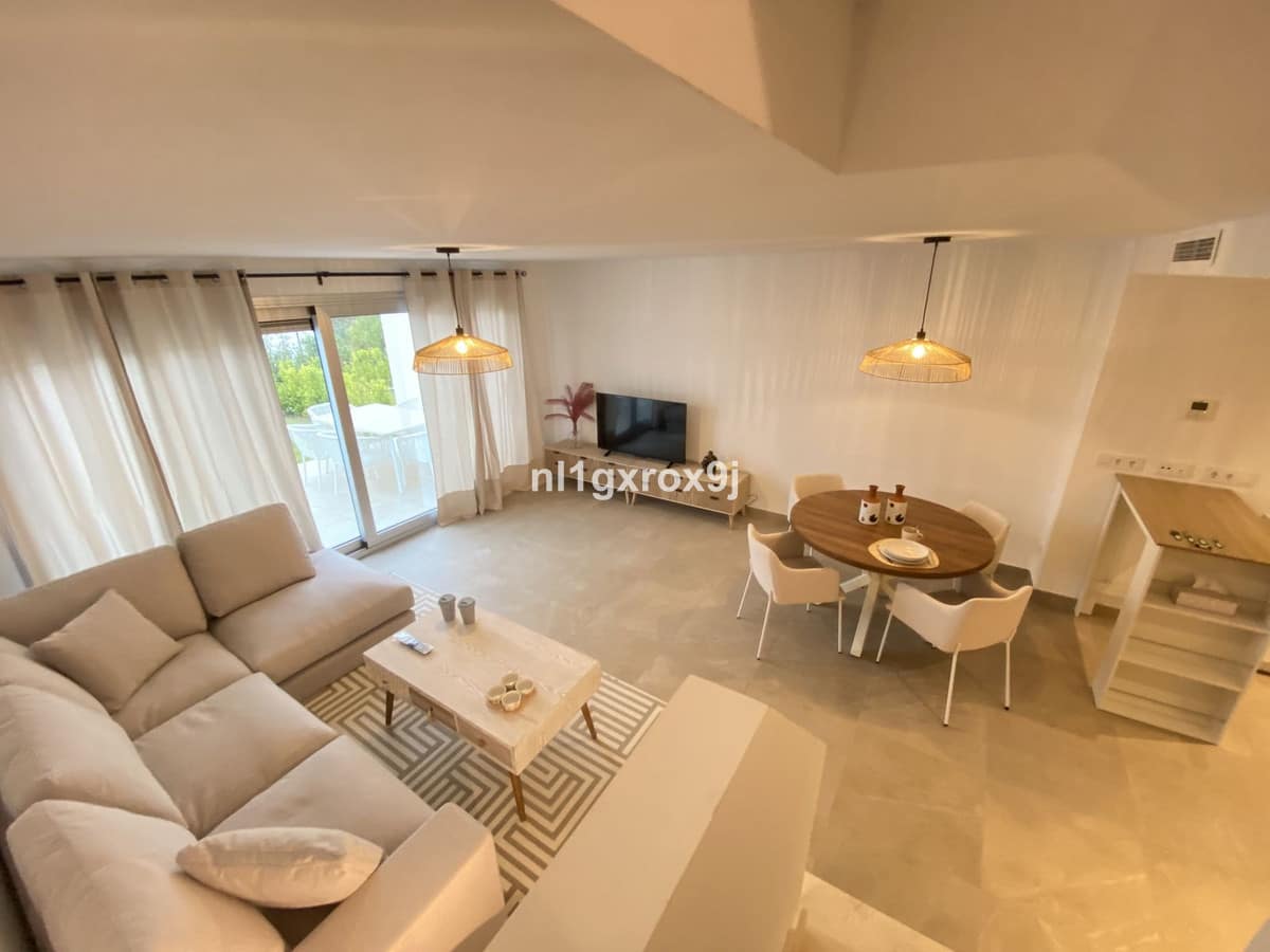 Gemeubileerde 3-slaapkamer rijwoning met grote tuin in Estepona Golf in Estepona - foto 6