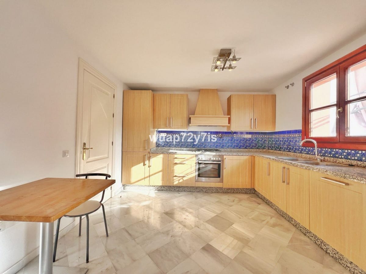 Elegante hoekwoning in La Heredia de Monte Mayor met ononderbroken zeezicht en privacy in Benahavís - foto 17