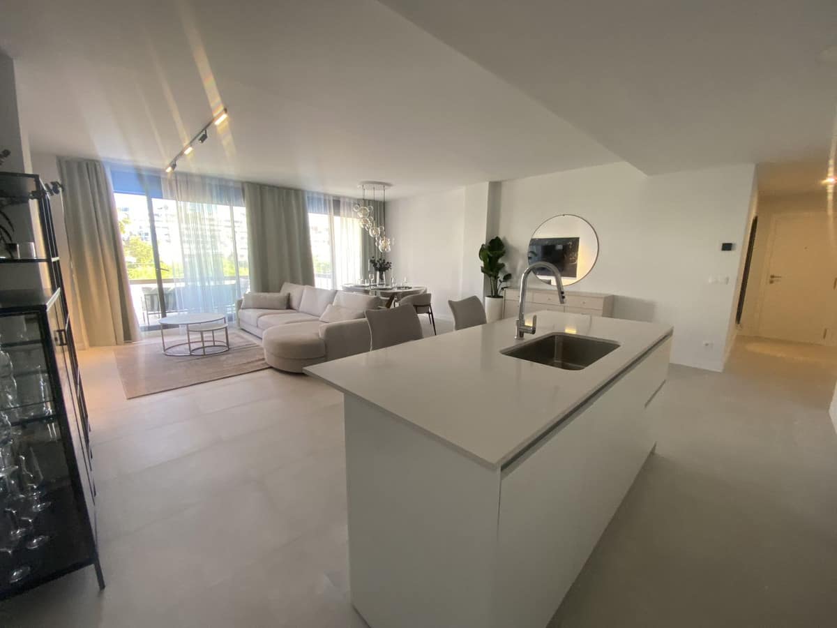 Drie-slaapkamerappartement in Estepona in Estepona - foto 3