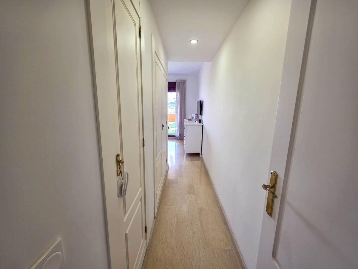 Drie-slaapkamerappartement met glazen terrassen en zeezicht in Viñedos del Mar, La Duquesa in La Duquesa - foto 8