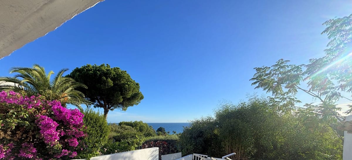 Charmant halfvrijstaand huis met ruime terrassen en uitzicht op de baai van Casares in Casares Playa - foto 4