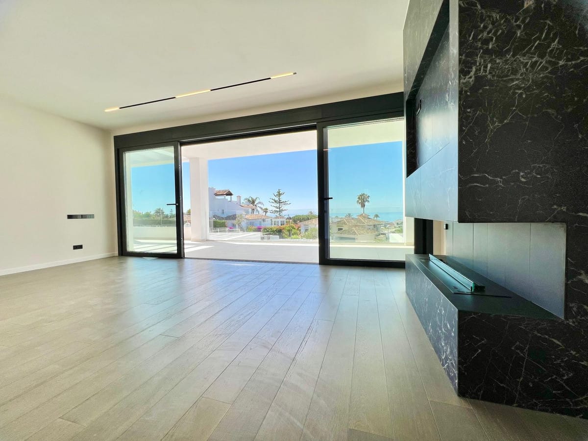 Moderne nieuwbouwvilla aan de tweede lijn strand in Elviria in Elviria - foto 4