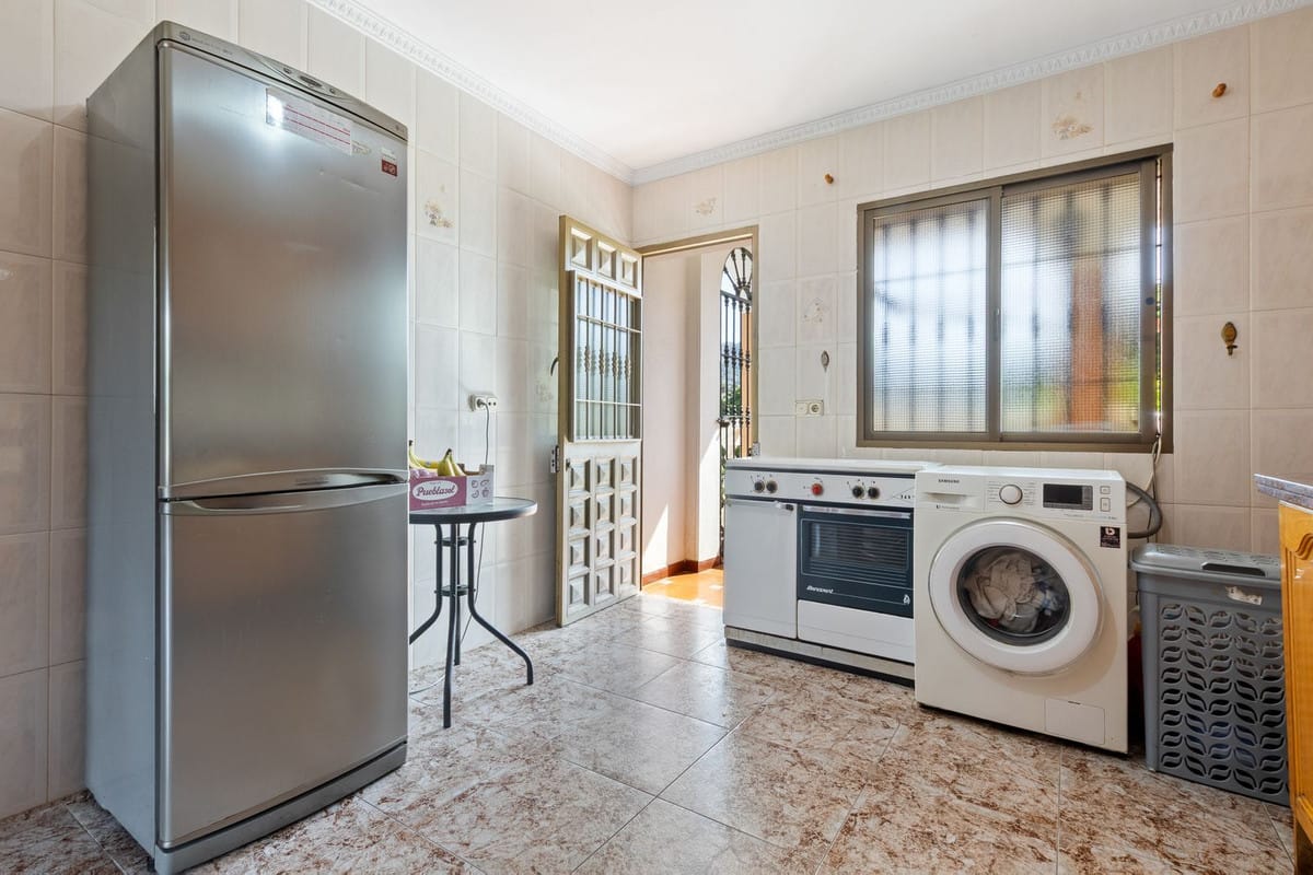 4-slaapkamerwoning in Los Pinos, Alhaurín de la Torre in Alhaurín de la Torre - foto 3