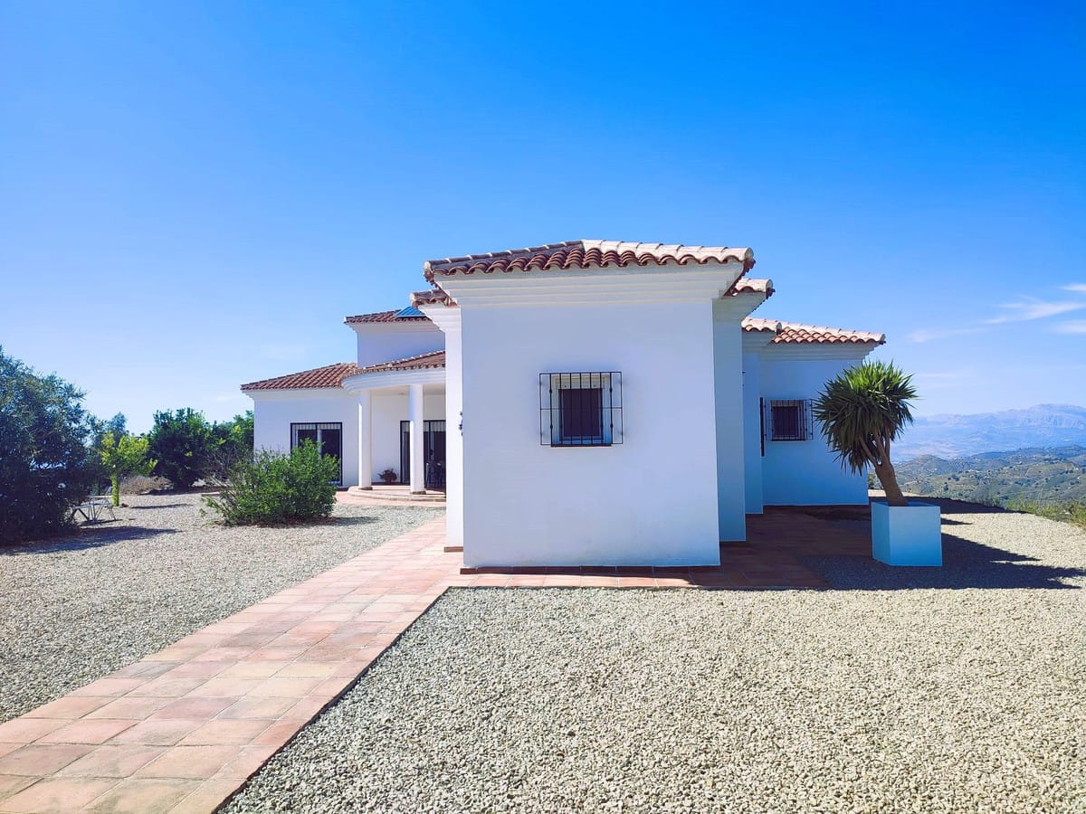 9 slaapkamers verdeeld over twee villa’s in Arenas in Arenas - foto 5