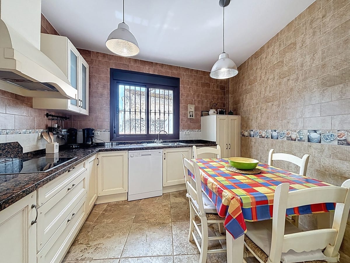Drie-slaapkamerwoning in Salares in Salares - foto 11