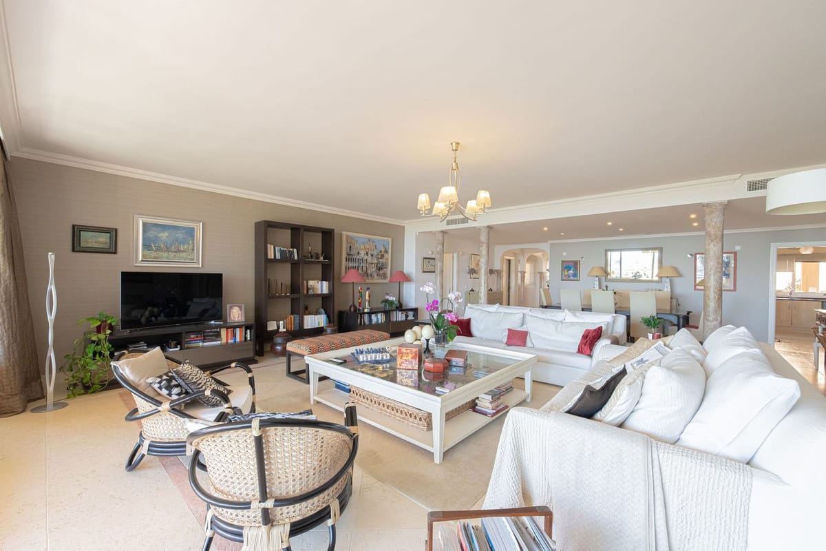 Ruim driekamer-subpenthouse met panoramisch zeezicht in Magna Marbella in Nueva Andalucía - foto 5