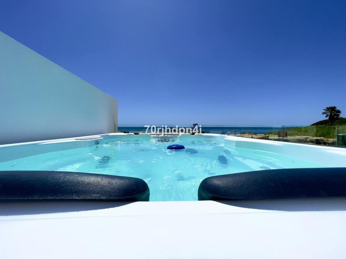 4-slaapkamer villa aan het strand in Estepona – gerenoveerd in 2021 in Estepona - foto 19