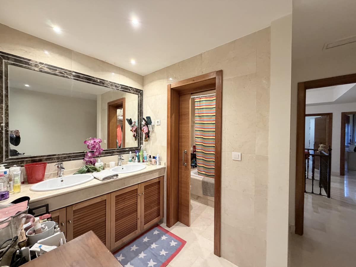 Villa met 4 slaapkamers in Estepona in Estepona - foto 16