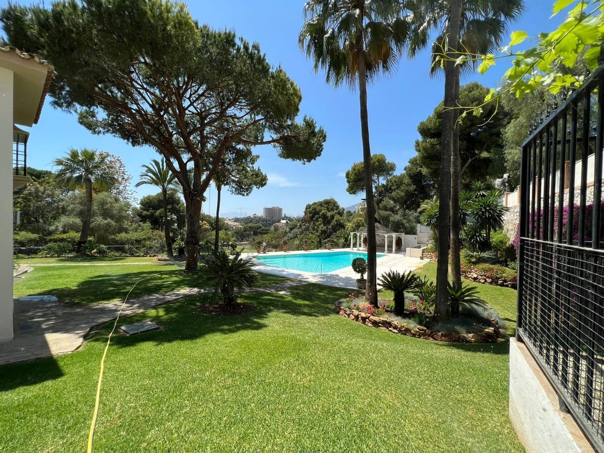 Ruime villa aan de golfbaan (frontline) te koop in Río Real, Marbella in Río Real - foto 2