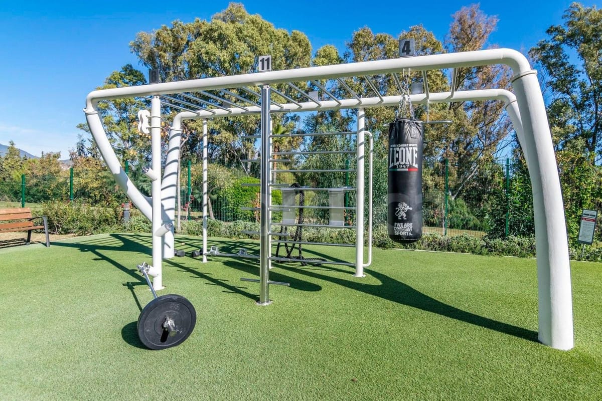 Luxe 2-slaapkamer appartement aan golf in Atalaya, Estepona in Atalaya - foto 11