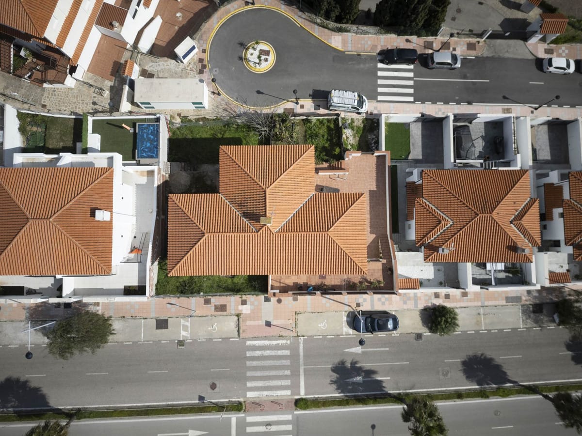 4-slaapkamer villa in La Duquesa met zeezicht en potentieel in La Duquesa - foto 5