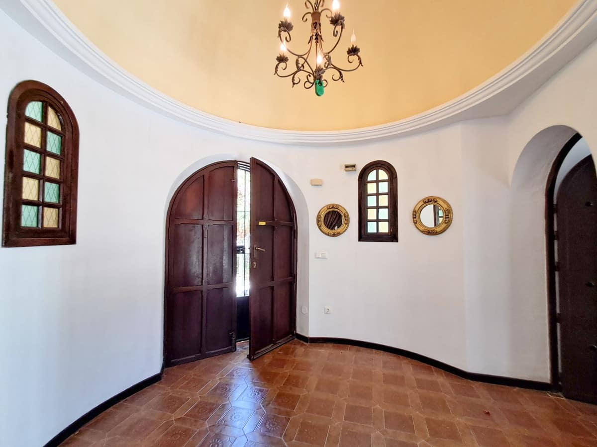 Villa met drie slaapkamers in Calahonda in 36.745261 - foto 17
