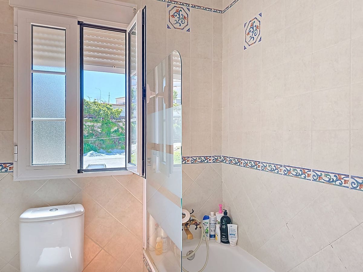 Prachtige villa met drie verdiepingen en spectaculair uitzicht in Canillas de Albaida in Canillas de Albaida - foto 19