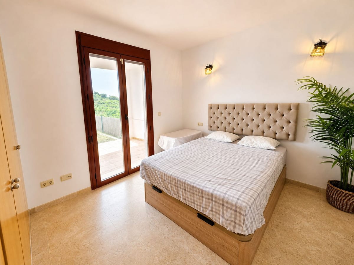 Elegant gerenoveerde rijwoning met panoramisch zeezicht in Doña Julia, Casares Playa in Casares Playa - foto 14