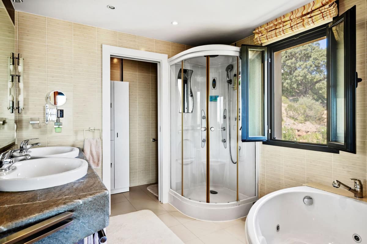 Villa Cantabria in La Mairena – 5 slaapkamers, 647 m2 gebouwd in La Mairena - foto 15