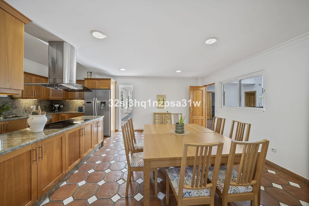 Villa met 6 slaapkamers in Estepona in Estepona - foto 7
