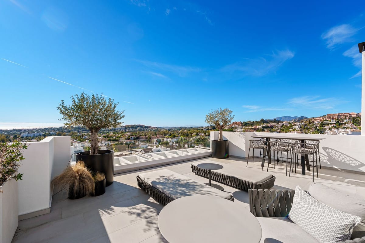 Drie-slaapkamer duplexpenthouse in Nueva Andalucía in Nueva Andalucía - foto 3